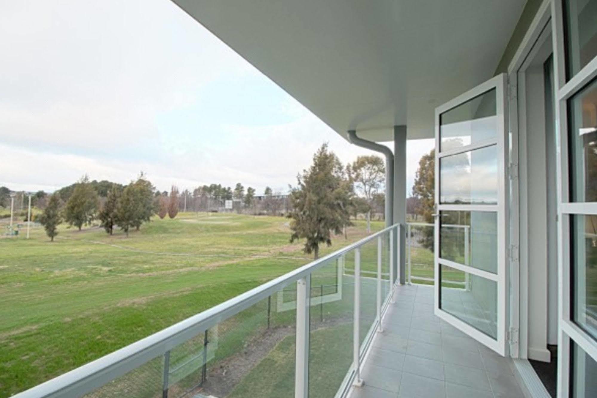 Hotel Abode Narrabundah Camberra Exterior foto
