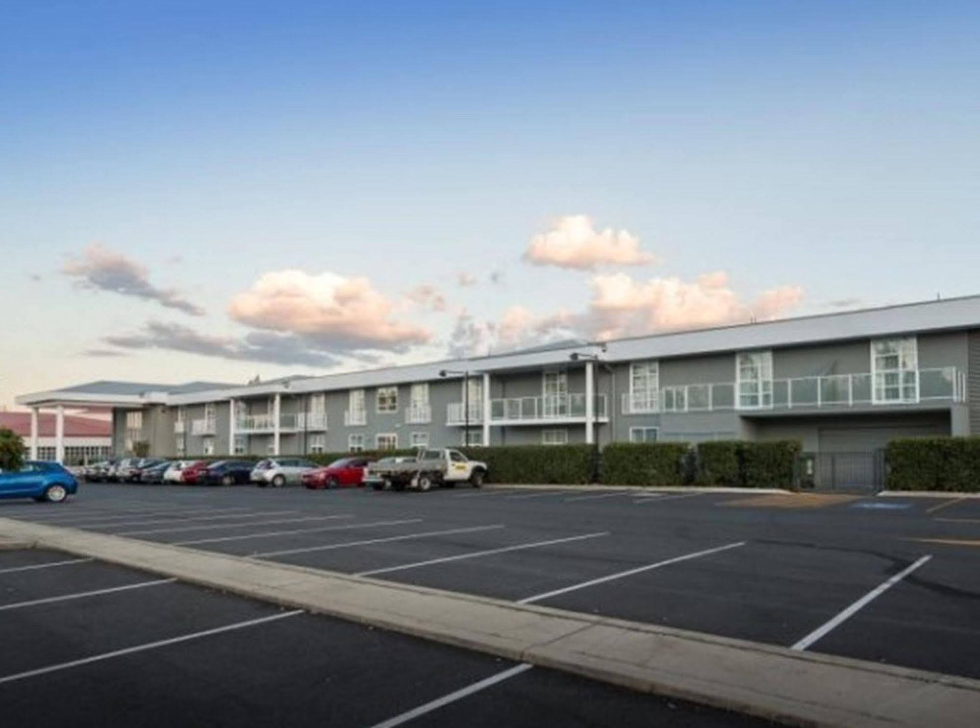 Hotel Abode Narrabundah Camberra Exterior foto